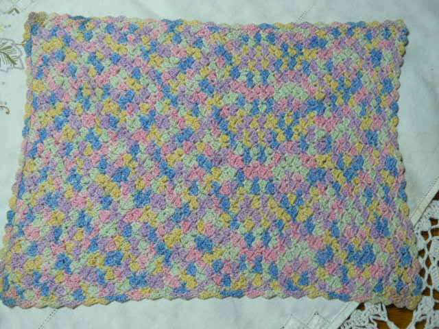VINTAGE COTTON HAND CROCHETED DOILIE