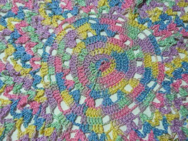 HAND CROCHETED VINTAGE COTON DOILIE 39 CM