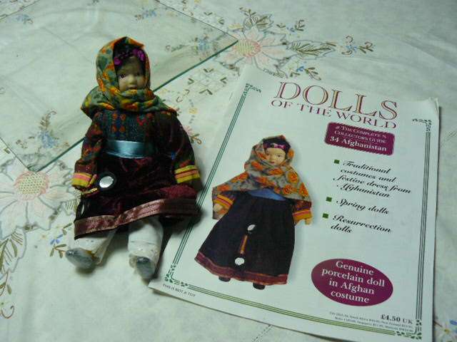 POCELAIN DOLL WITH MAGAZINE COLLECTABLR