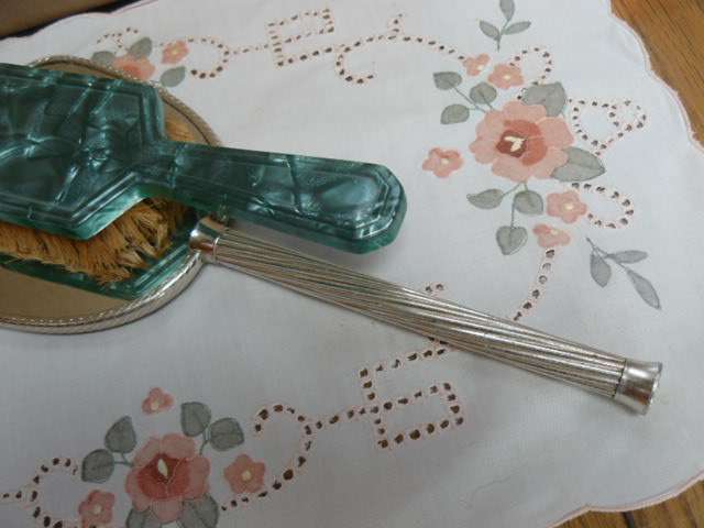 MIRROR AND BRUSH SET
