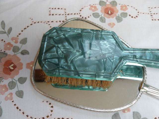 MIRROR AND BRUSH SET