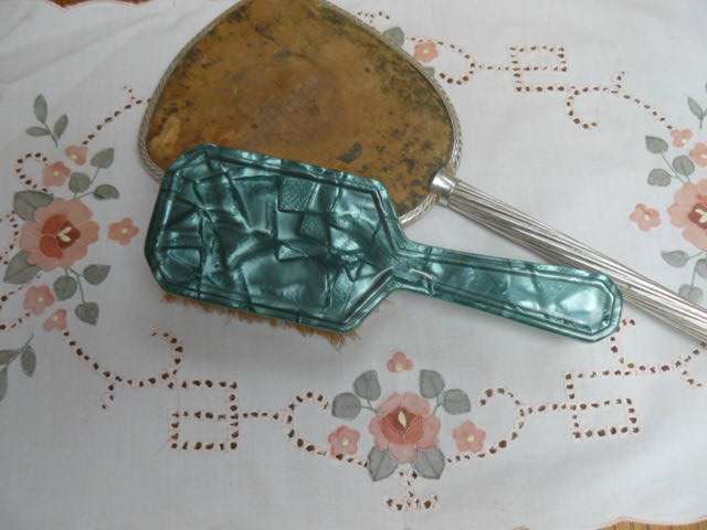 MIRROR AND BRUSH SET