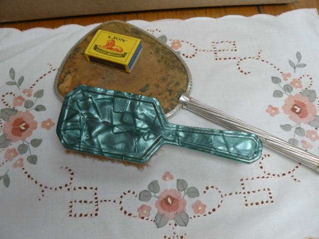 MIRROR AND BRUSH SET