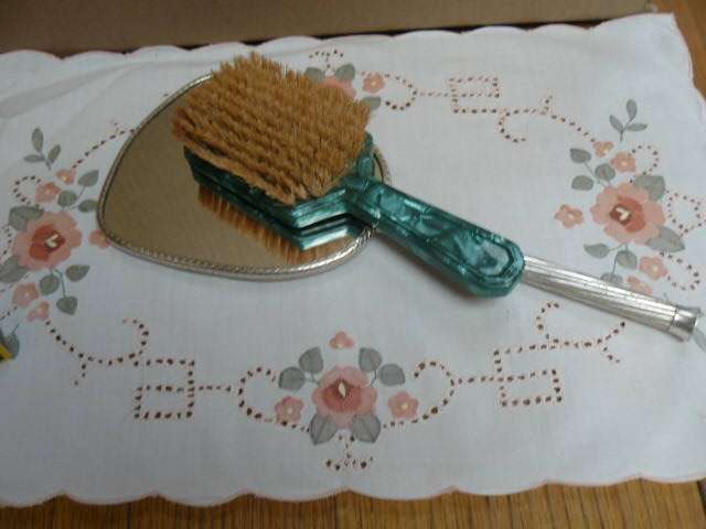 MIRROR AND BRUSH SET