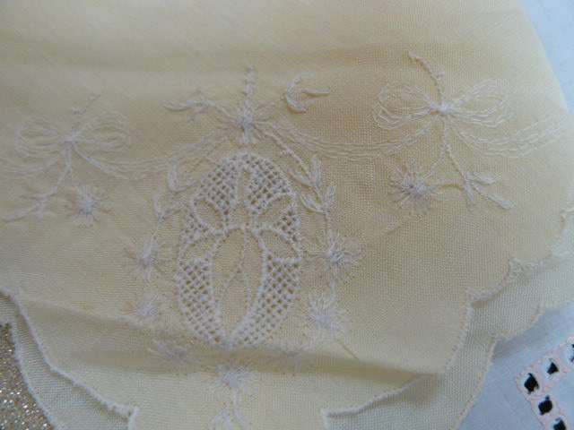 VINTAGE COTTON EMBROIDERED HANKIE...VRTY DELICATE ANF EMBROIDERED AMD A PAIR OF GOLD GLOVES