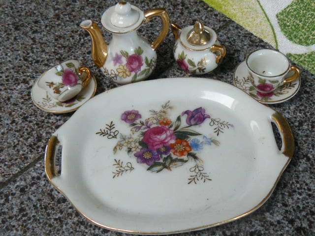 MINIATURE DOLL HOUSE PORCELAIN TEA SET Tooo beautiful