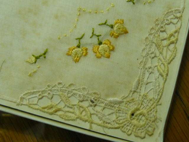 ORIGINAL BOXED VINTAGE COTTON EMBROIDERED HANKIES