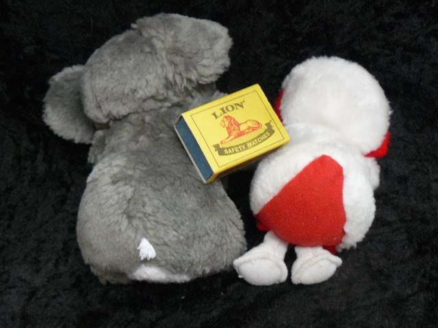 2 SOFT TOYS HUGGING, CAN BE SEPERATED