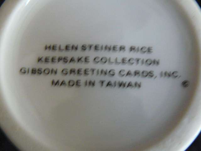 PRETTY MARKED COLLECTABLE GLASS VASE
