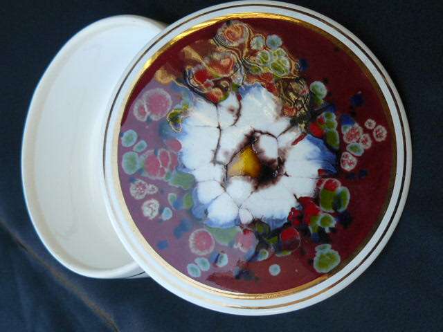 STUNNING  HAND PAINTED PORCELAIN, GLAZED TRINKET BOX
