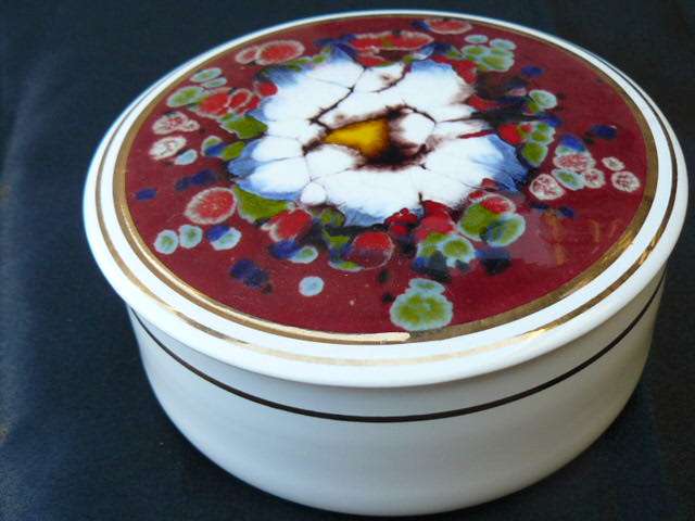 STUNNING  HAND PAINTED PORCELAIN, GLAZED TRINKET BOX