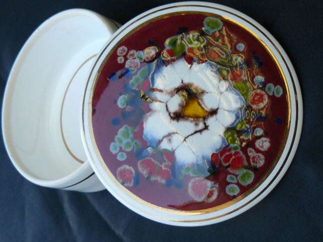 STUNNING  HAND PAINTED PORCELAIN, GLAZED TRINKET BOX