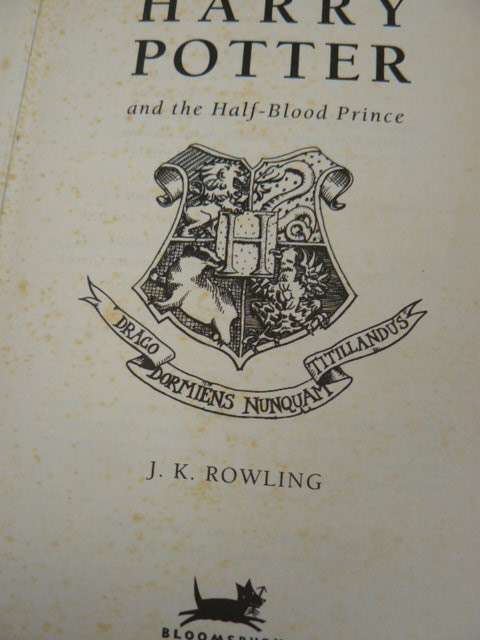 HARRY POTTER HARD COVER BOOK 607 PAGES