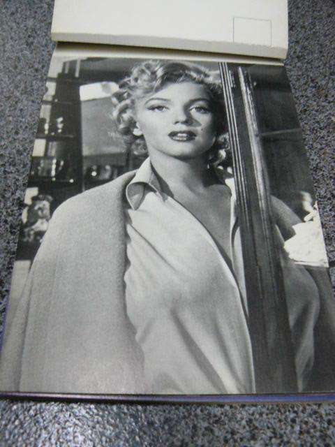 MARILYN MONROE... a post card book 30 PST CARDS IN BOOK FORM 21 CM X 14 CM