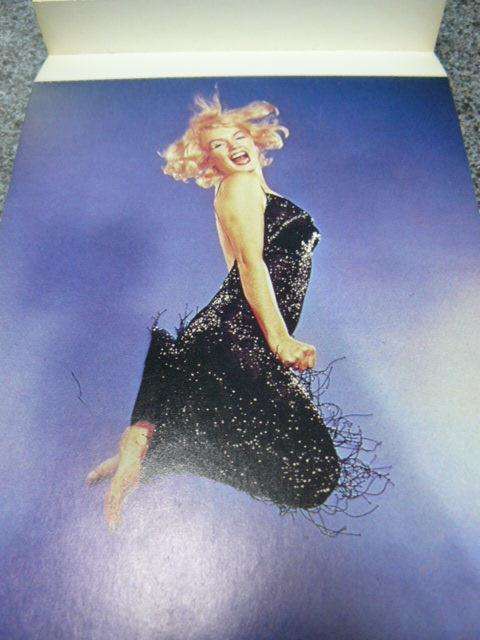 MARILYN MONROE... a post card book 30 PST CARDS IN BOOK FORM 21 CM X 14 CM
