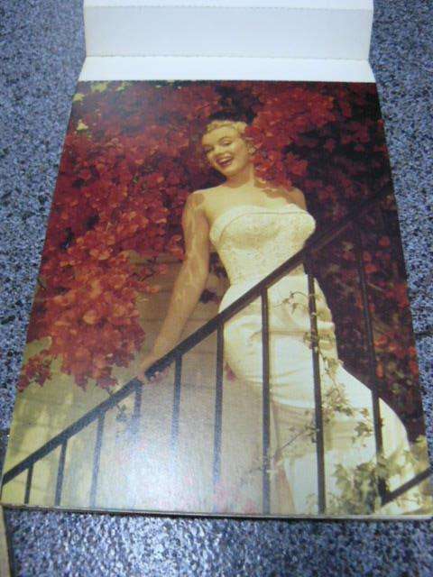 MARILYN MONROE... a post card book 30 PST CARDS IN BOOK FORM 21 CM X 14 CM
