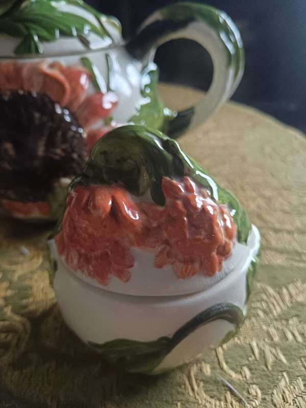 Sunflower Embossed Teaset
