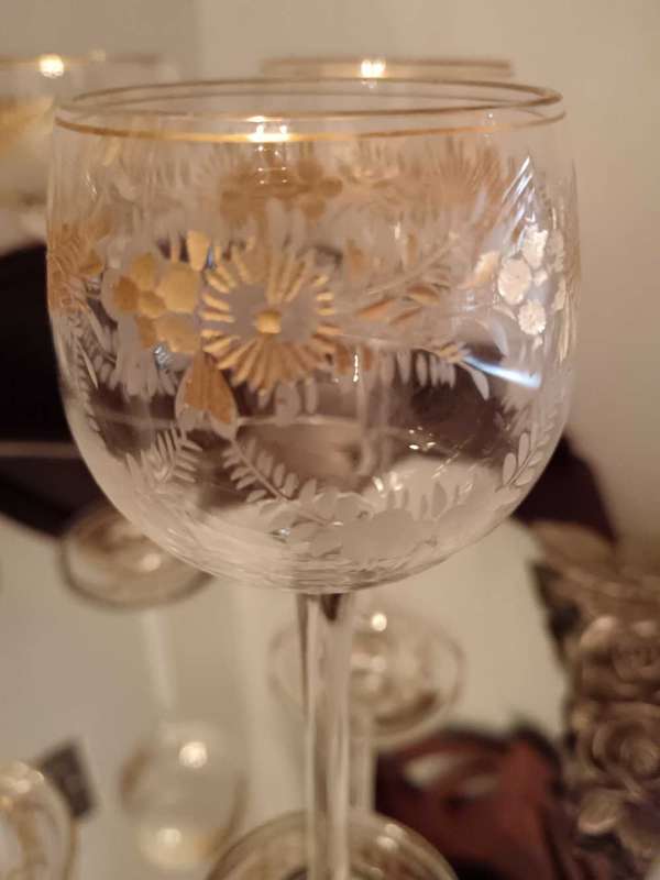 Set of 6 Etched Wine Glasses with Gold Floral Pattern