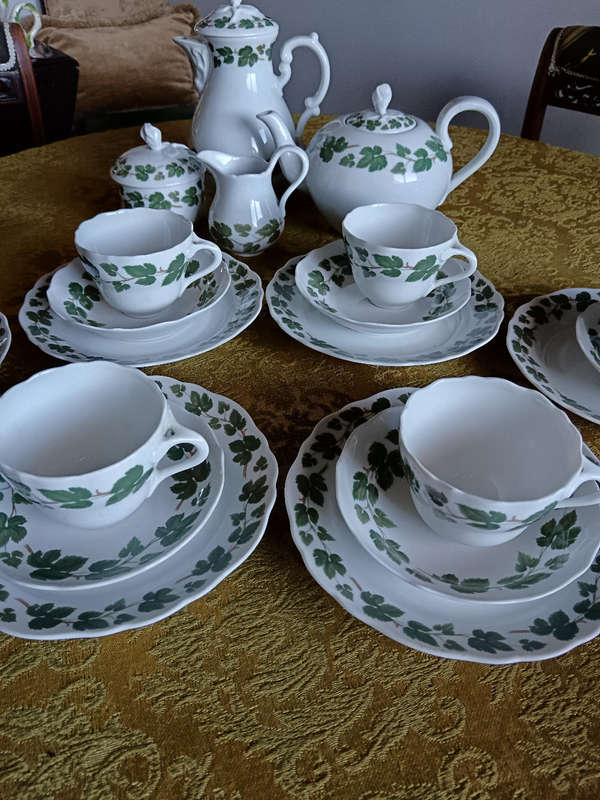 Hutschenreuther "Weinlaub" Maria Coffee/Tea Service for 6 made in Germany