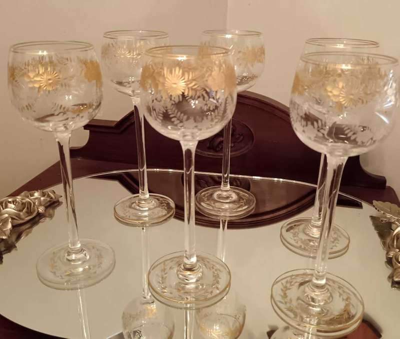 Set of 6 Etched Wine Glasses with Gold Floral Pattern