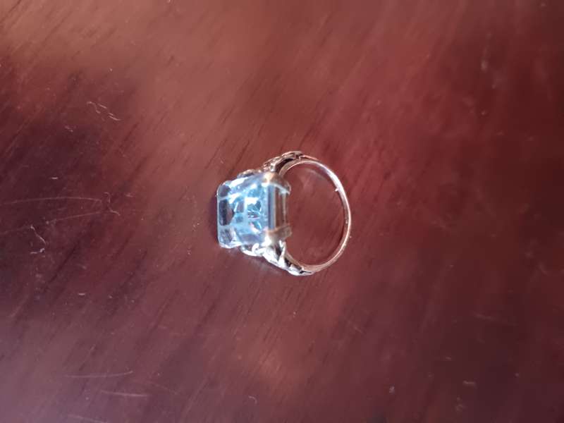 Antique 9ct Gold and white Gold Ring with Blue Stone