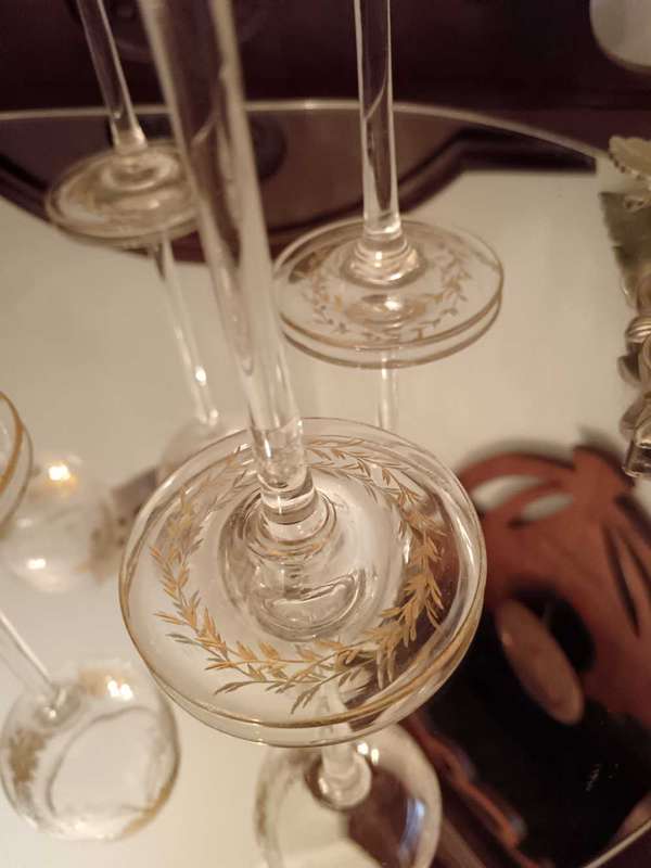 Set of 6 Etched Wine Glasses with Gold Floral Pattern