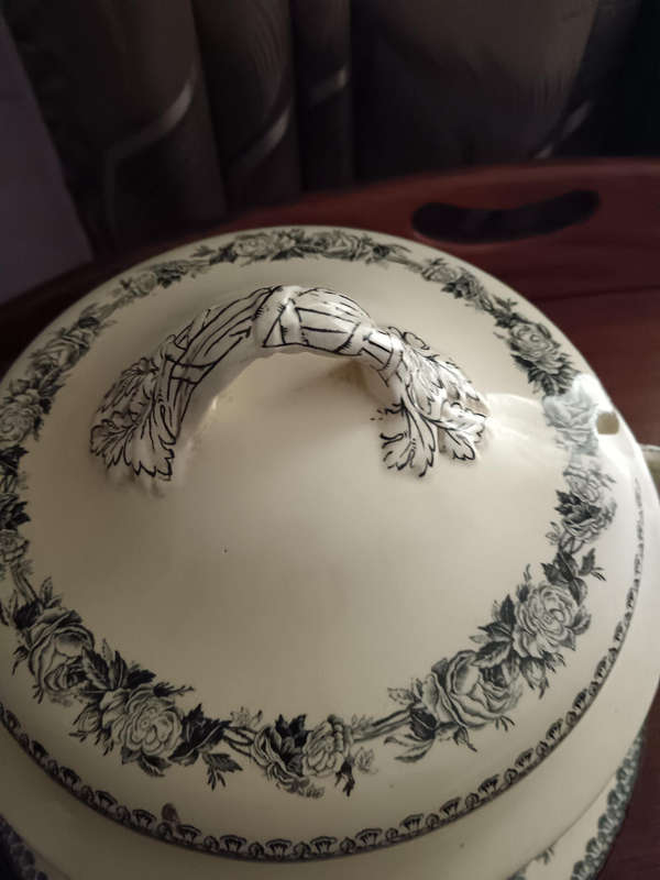 Spode Royal Jasmin Soup Taureen with Underplate