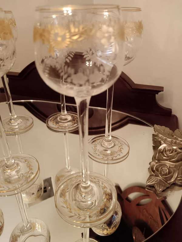 Set of 6 Etched Wine Glasses with Gold Floral Pattern