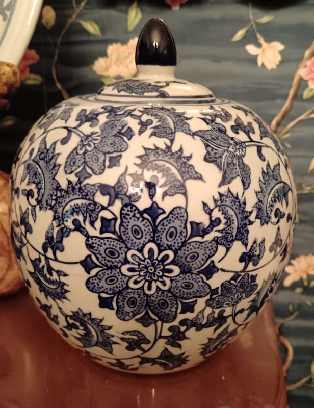 Blue &v White Ginger Jar