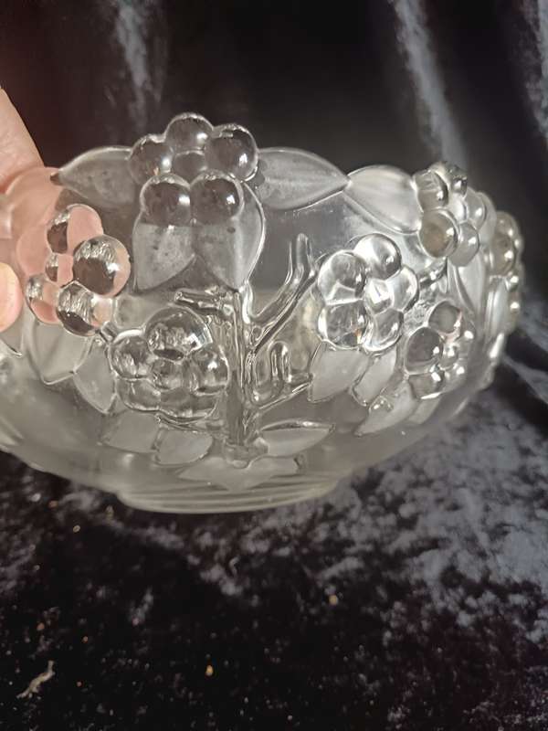 Mikasa Walther Crystal Serving Bowl  with Raised Flowers