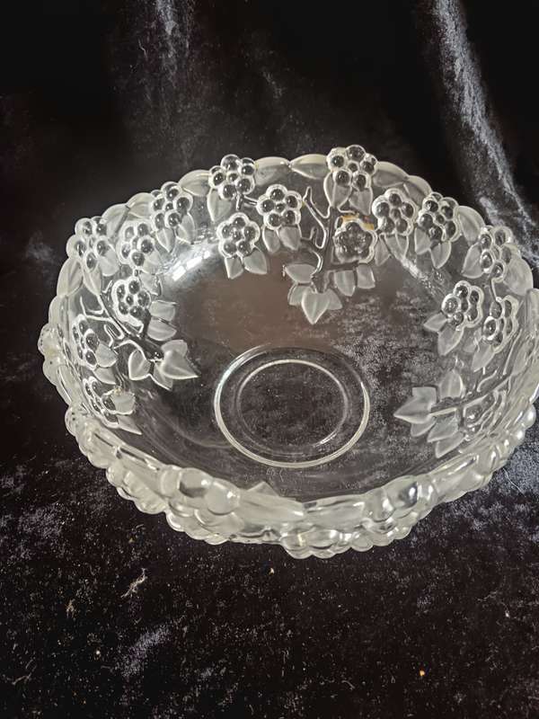 Mikasa Walther Crystal Serving Bowl  with Raised Flowers