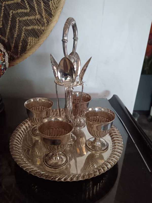 Silver Plated 4 X Egg Cup Set with Matching Teaspoons