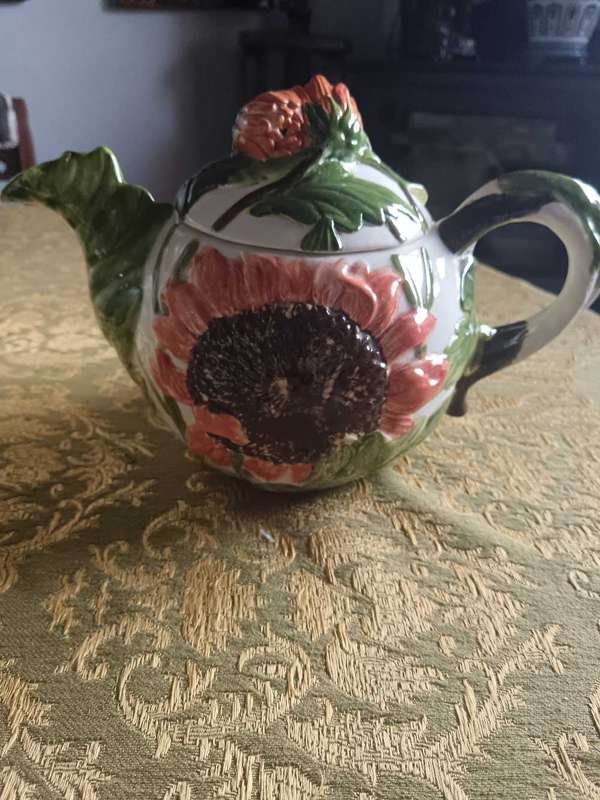 Sunflower Embossed Teaset