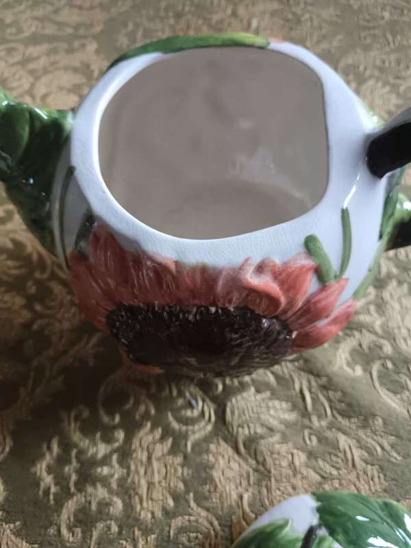 Sunflower Embossed Teaset