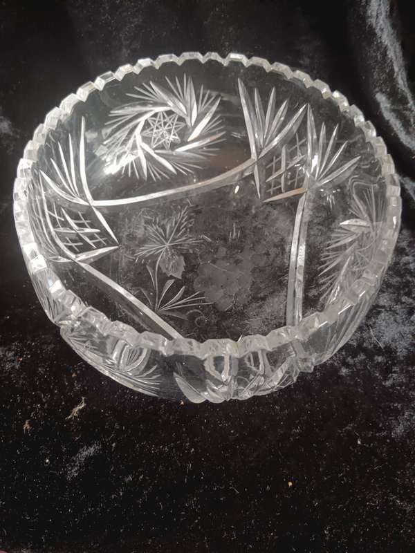 Vintage American Cut Crystal Bowl with Spinwheel Angrave
