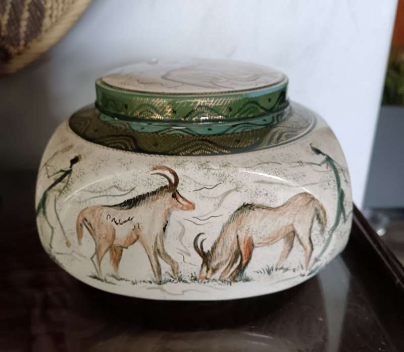Treasures For Africa Lincoln Ceramics Zimbabwe  Lidded Decorated Bowl