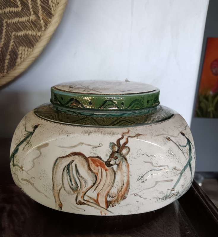 Treasures For Africa Lincoln Ceramics Zimbabwe  Lidded Decorated Bowl