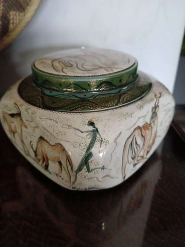 Treasures For Africa Lincoln Ceramics Zimbabwe  Lidded Decorated Bowl