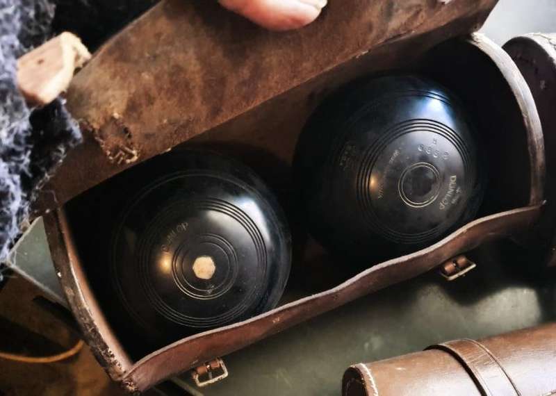 VINTAGE DUNLOP LAWN BOWLS SET FOR SALE