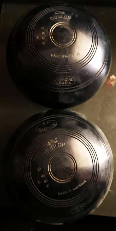 VINTAGE DUNLOP LAWN BOWLS SET FOR SALE