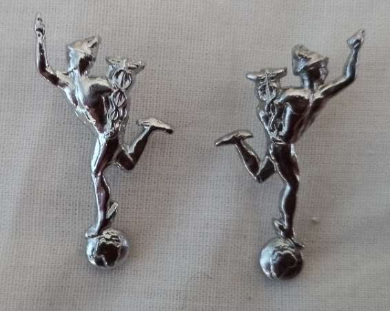 2 X SIGNAL REGIMENT LAPEL BADGES