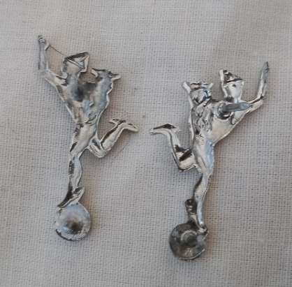 2 X SIGNAL REGIMENT LAPEL BADGES