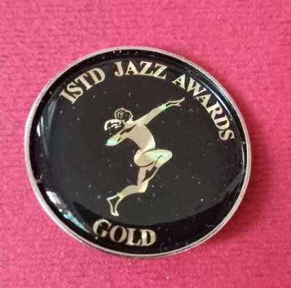 ISTD (THE IMPERIAL SOCIETY OF TEACHERS OF DANCING(ISTD) JAZZ AWARD GOLD BADGE