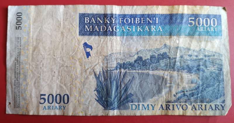 MADAGASCAR 5000 ARIARY BANK NOTE -SEE SCANS