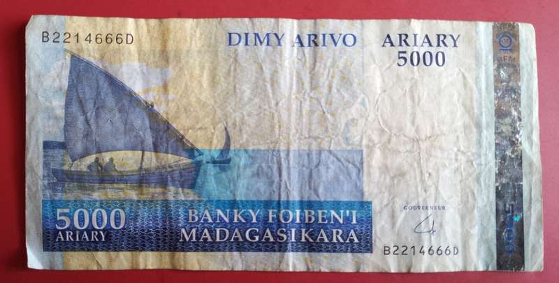 MADAGASCAR 5000 ARIARY BANK NOTE -SEE SCANS