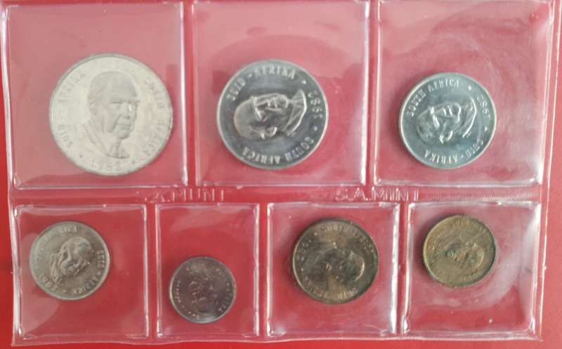 1982 Uncirculated Mint set (R1-1c) mintage: 10000 issued