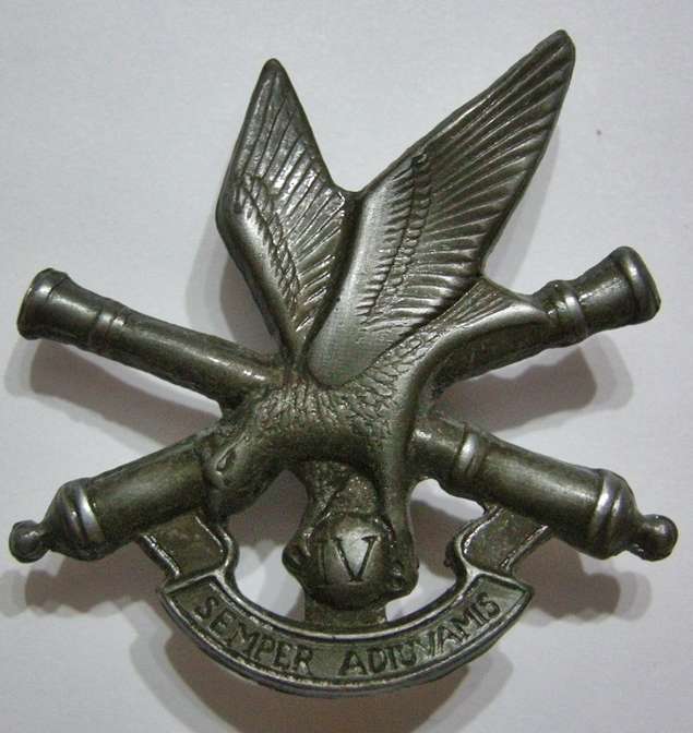 4 Field Regiment Grey Metal Cap Badge