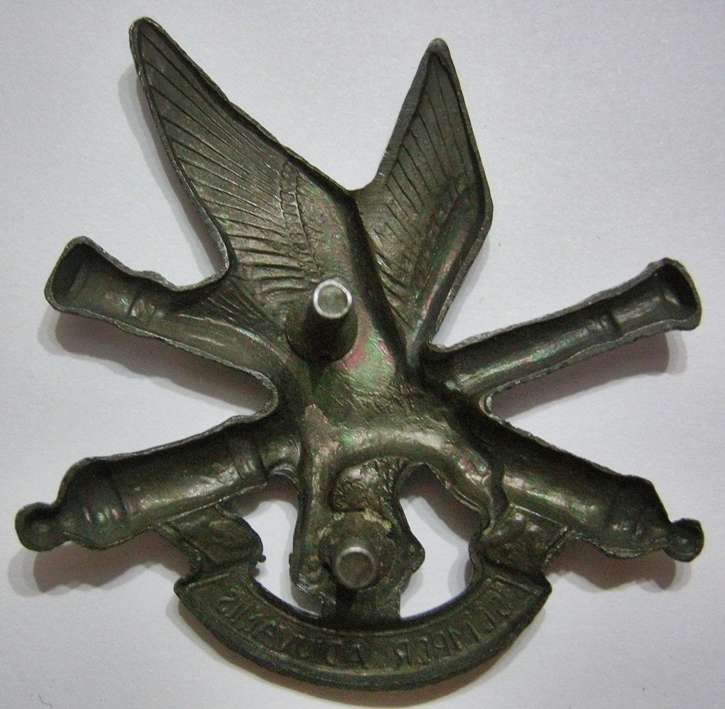 4 Field Regiment Grey Metal Cap Badge