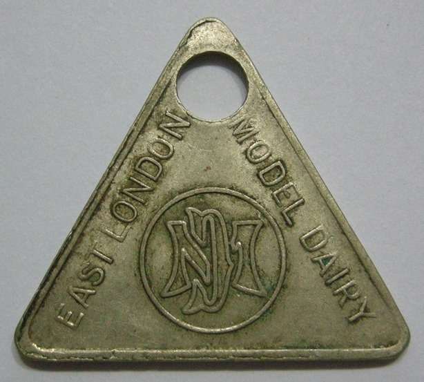Model Dairy East London One Pint Milk Token Cu/Nickel 26.1 x 22.9mm Hern 366e