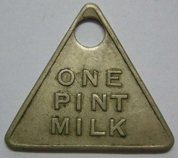Model Dairy East London One Pint Milk Token Cu/Nickel 26.1 x 22.9mm Hern 366e
